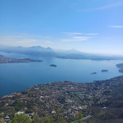 Monte Camoscio e Monte Crocino dalla stazione di Baveno